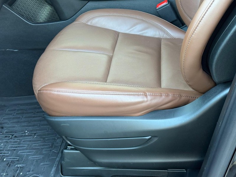 Lincoln Aviator Vehicle Full-screen Gallery Image 24