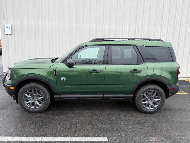 Ford Bronco Sport Vehicle Full-screen Gallery Image 2