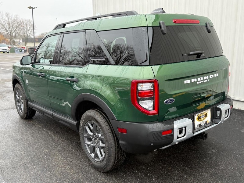 Ford Bronco Sport Vehicle Full-screen Gallery Image 3