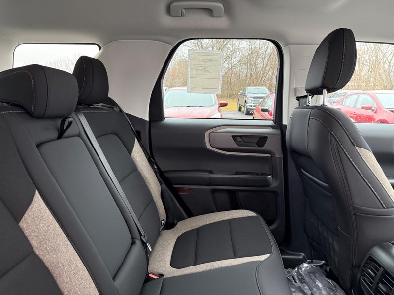 Ford Bronco Sport Vehicle Full-screen Gallery Image 5