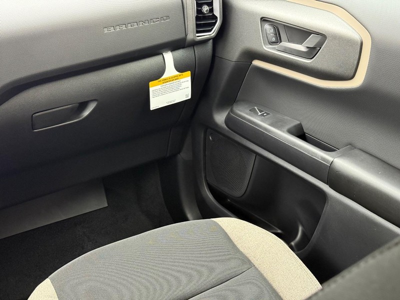 Ford Bronco Sport Vehicle Full-screen Gallery Image 9