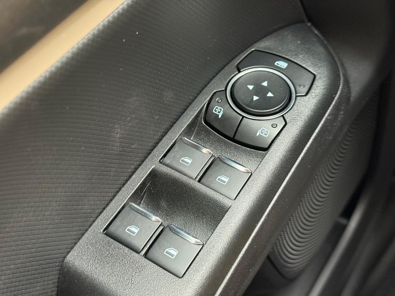 Ford Bronco Sport Vehicle Full-screen Gallery Image 14