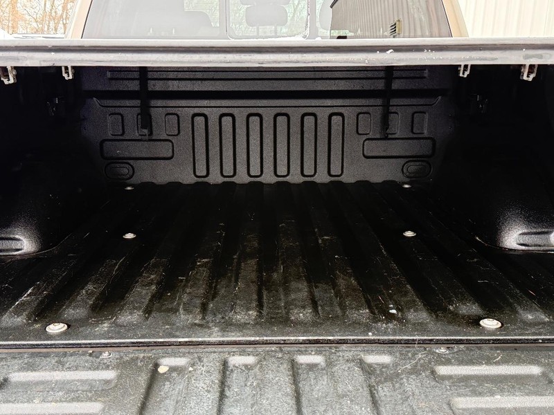 Ford F-150 Vehicle Full-screen Gallery Image 5