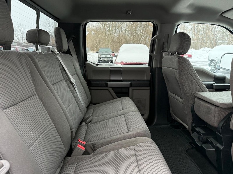 Ford F-150 Vehicle Full-screen Gallery Image 9