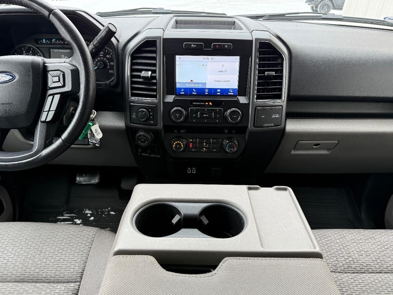 Ford F-150 Vehicle Full-screen Gallery Image 10