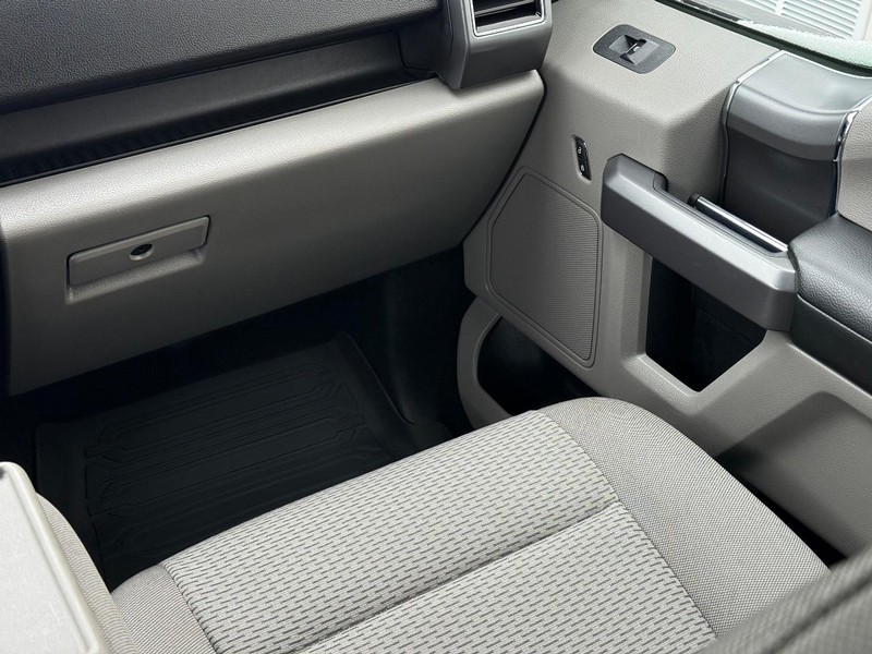 Ford F-150 Vehicle Full-screen Gallery Image 13