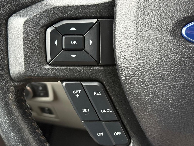 Ford F-150 Vehicle Full-screen Gallery Image 14