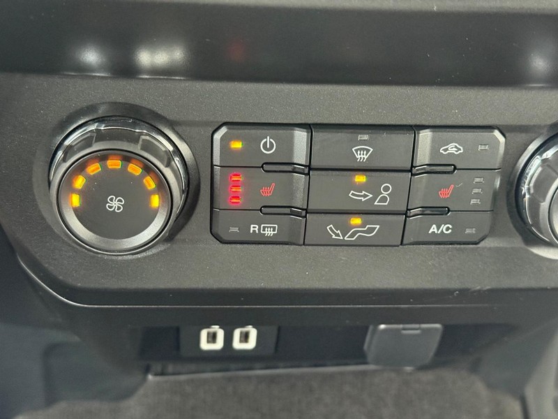 Ford F-150 Vehicle Full-screen Gallery Image 18