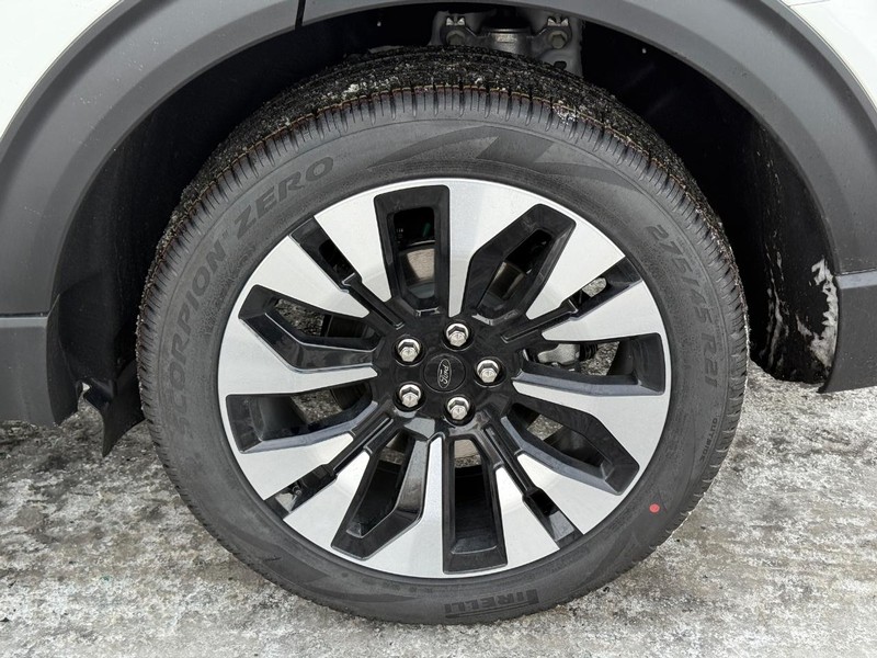 Ford Explorer Vehicle Full-screen Gallery Image 4