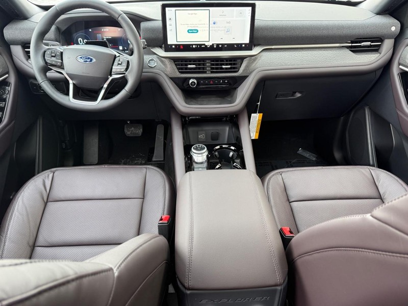 Ford Explorer Vehicle Full-screen Gallery Image 9