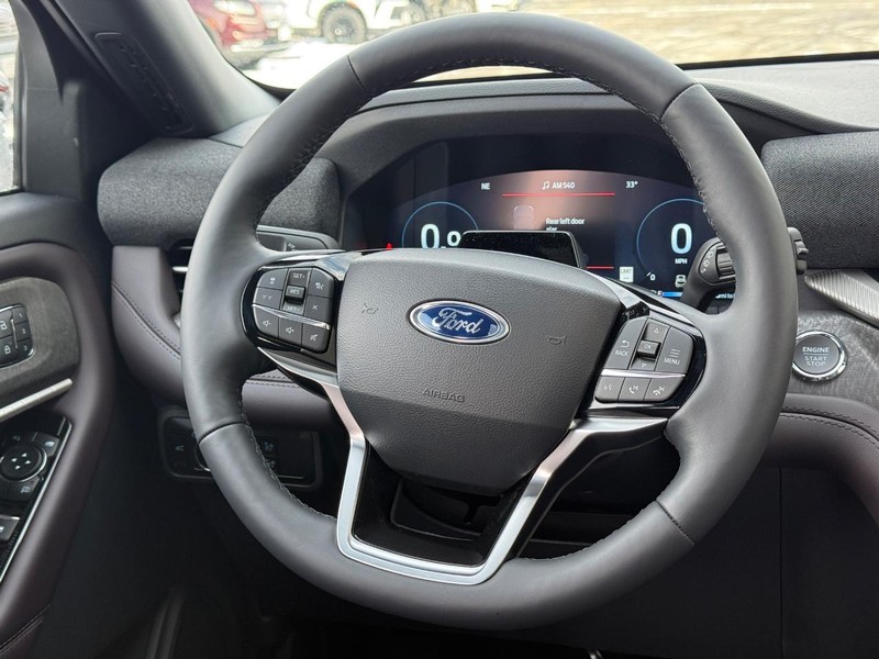 Ford Explorer Vehicle Full-screen Gallery Image 10