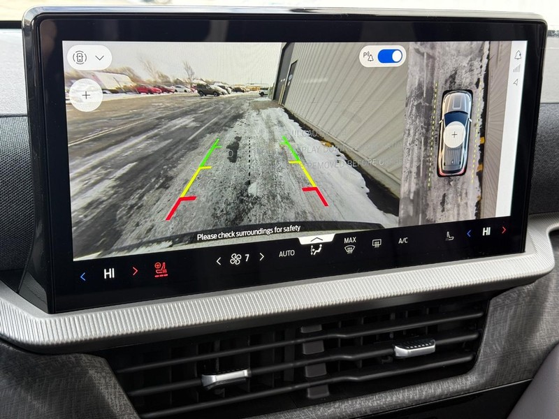 Ford Explorer Vehicle Full-screen Gallery Image 15