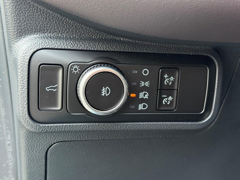 Ford Explorer Vehicle Full-screen Gallery Image 19