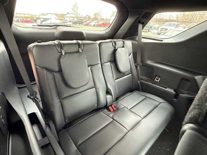 Ford Explorer Vehicle Full-screen Gallery Image 5