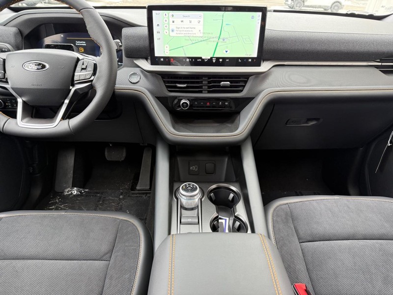 Ford Explorer Vehicle Full-screen Gallery Image 7