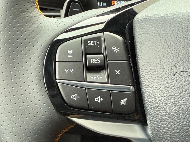 Ford Explorer Vehicle Full-screen Gallery Image 13