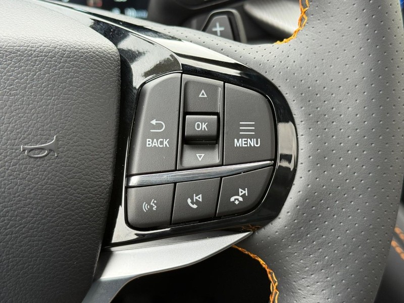 Ford Explorer Vehicle Full-screen Gallery Image 14