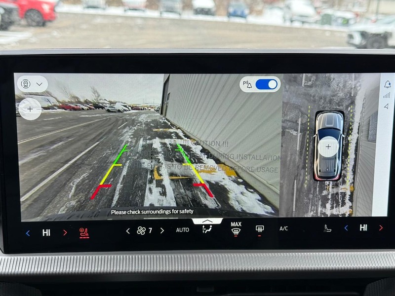 Ford Explorer Vehicle Full-screen Gallery Image 15