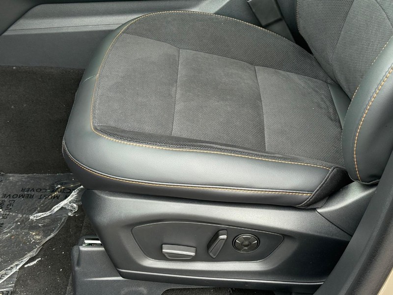 Ford Explorer Vehicle Full-screen Gallery Image 18