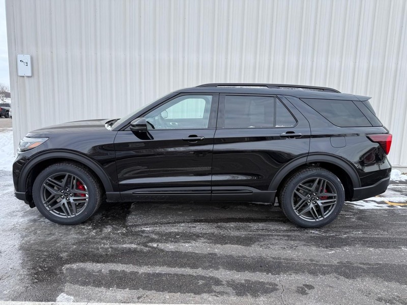 Ford Explorer Vehicle Full-screen Gallery Image 2