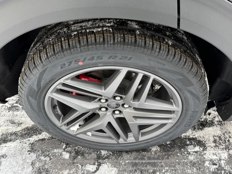 Ford Explorer Vehicle Full-screen Gallery Image 4