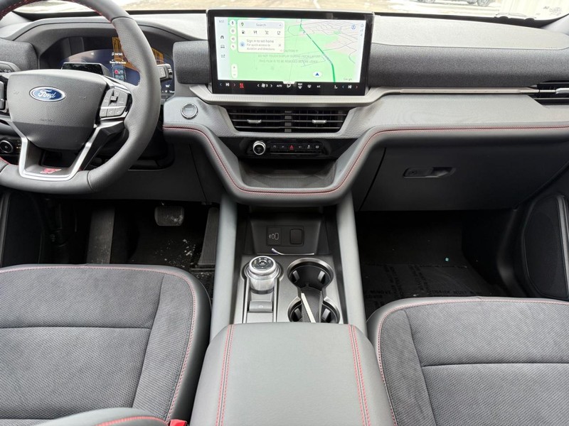 Ford Explorer Vehicle Full-screen Gallery Image 6