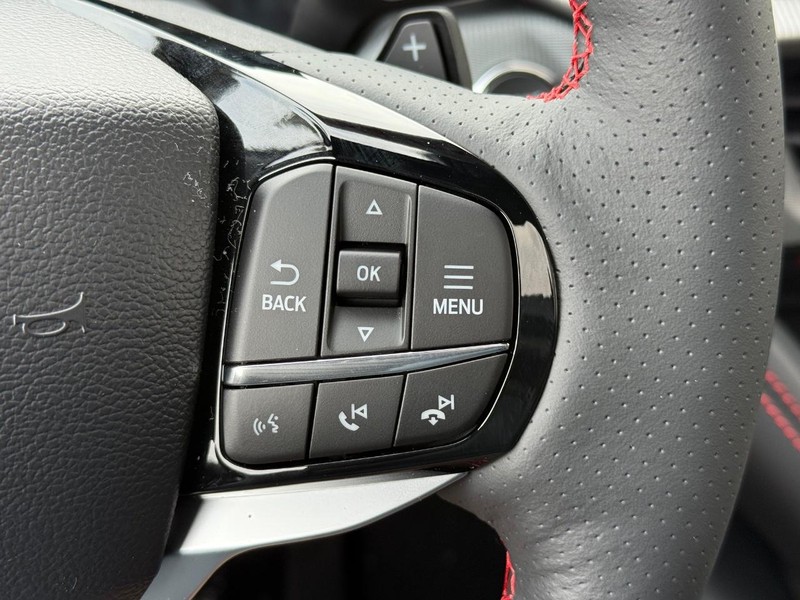 Ford Explorer Vehicle Full-screen Gallery Image 13