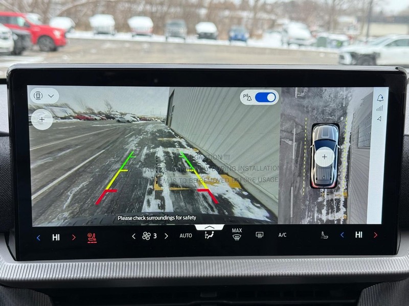 Ford Explorer Vehicle Full-screen Gallery Image 14