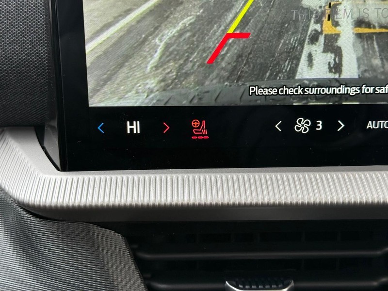 Ford Explorer Vehicle Full-screen Gallery Image 15