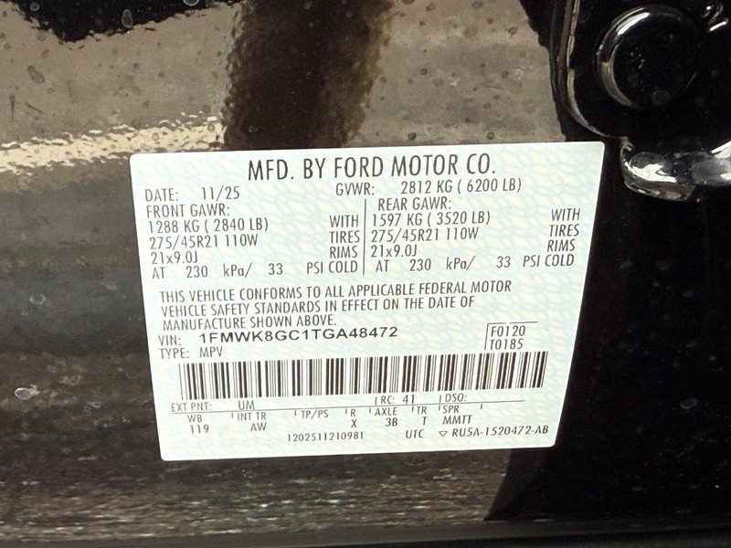 Ford Explorer Vehicle Full-screen Gallery Image 18