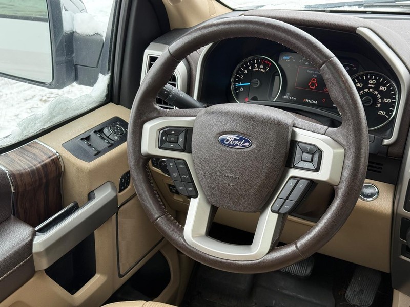 Ford F-150 Vehicle Full-screen Gallery Image 12
