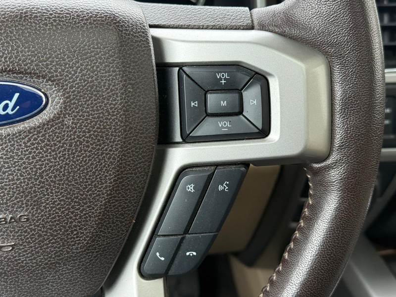 Ford F-150 Vehicle Full-screen Gallery Image 15