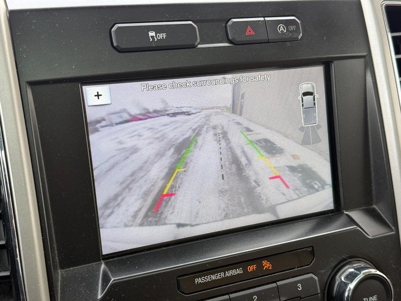 Ford F-150 Vehicle Full-screen Gallery Image 17