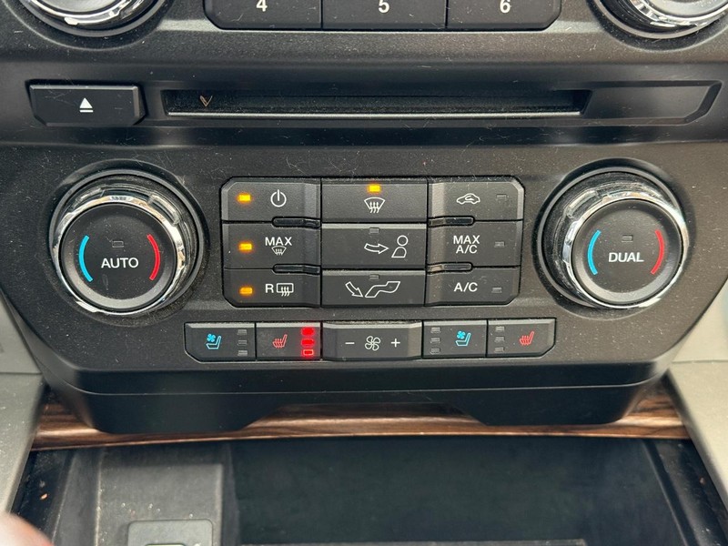 Ford F-150 Vehicle Full-screen Gallery Image 18