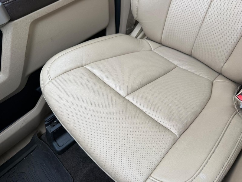 Ford F-150 Vehicle Full-screen Gallery Image 20