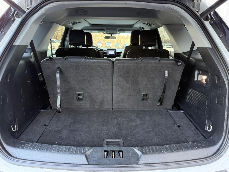 Ford Explorer Vehicle Full-screen Gallery Image 5