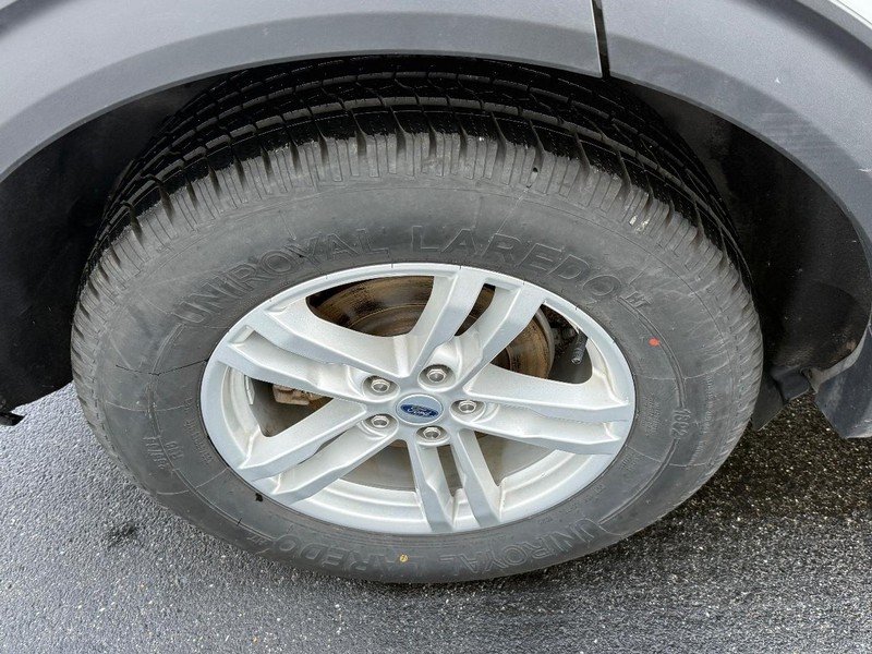 Ford Explorer Vehicle Full-screen Gallery Image 7