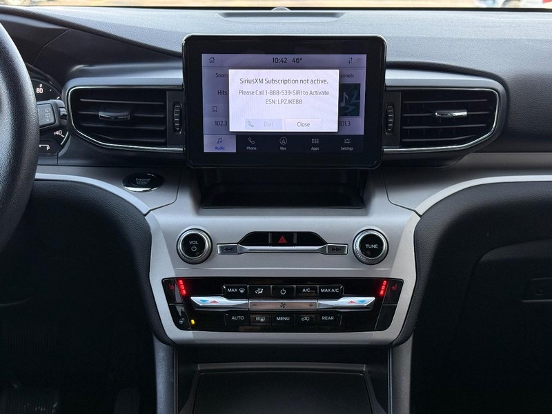 Ford Explorer Vehicle Full-screen Gallery Image 12