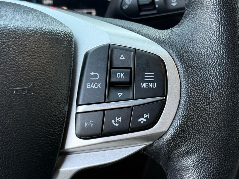 Ford Explorer Vehicle Full-screen Gallery Image 17