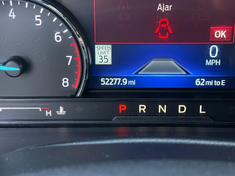 Ford Explorer Vehicle Full-screen Gallery Image 18