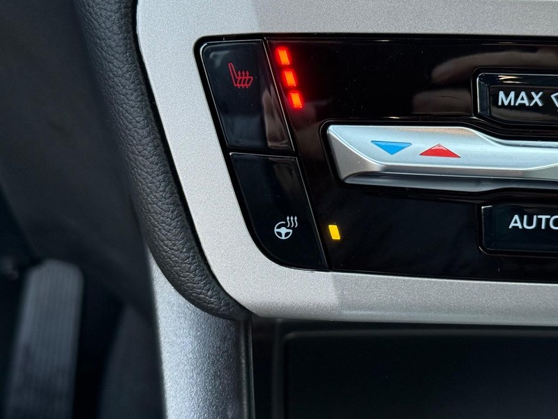 Ford Explorer Vehicle Full-screen Gallery Image 20