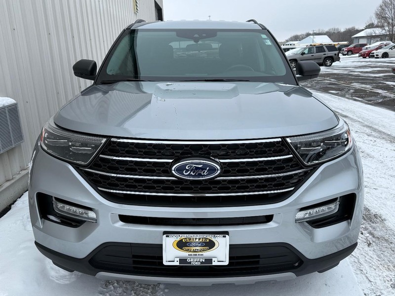 Ford Explorer Vehicle Full-screen Gallery Image 8