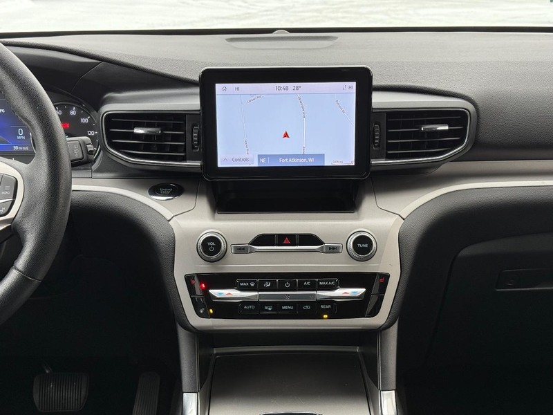 Ford Explorer Vehicle Full-screen Gallery Image 11