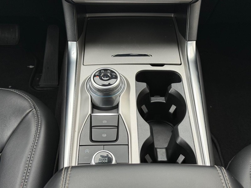 Ford Explorer Vehicle Full-screen Gallery Image 12