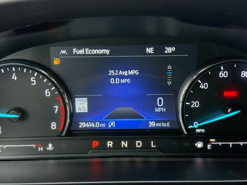 Ford Explorer Vehicle Full-screen Gallery Image 17