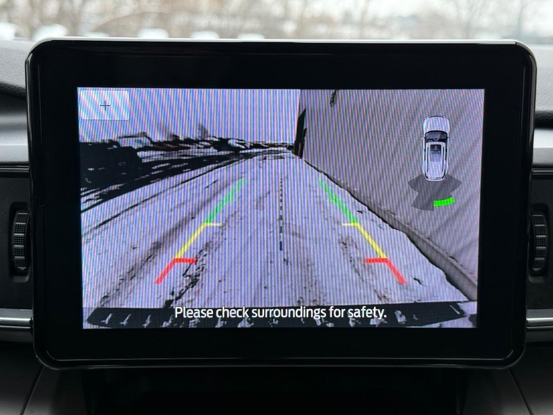 Ford Explorer Vehicle Full-screen Gallery Image 18