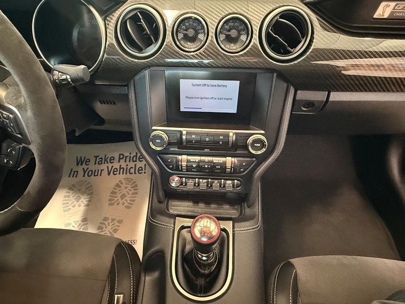 Ford Mustang Vehicle Full-screen Gallery Image 10