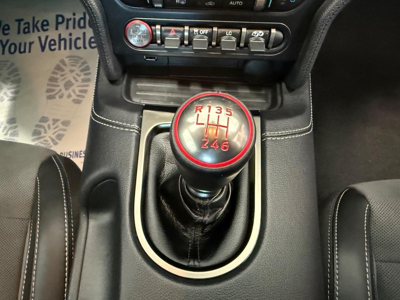 Ford Mustang Vehicle Full-screen Gallery Image 12