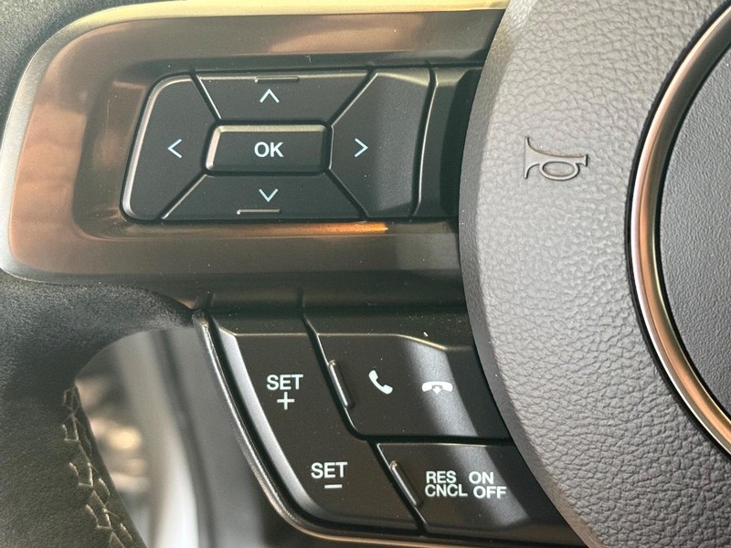 Ford Mustang Vehicle Full-screen Gallery Image 15