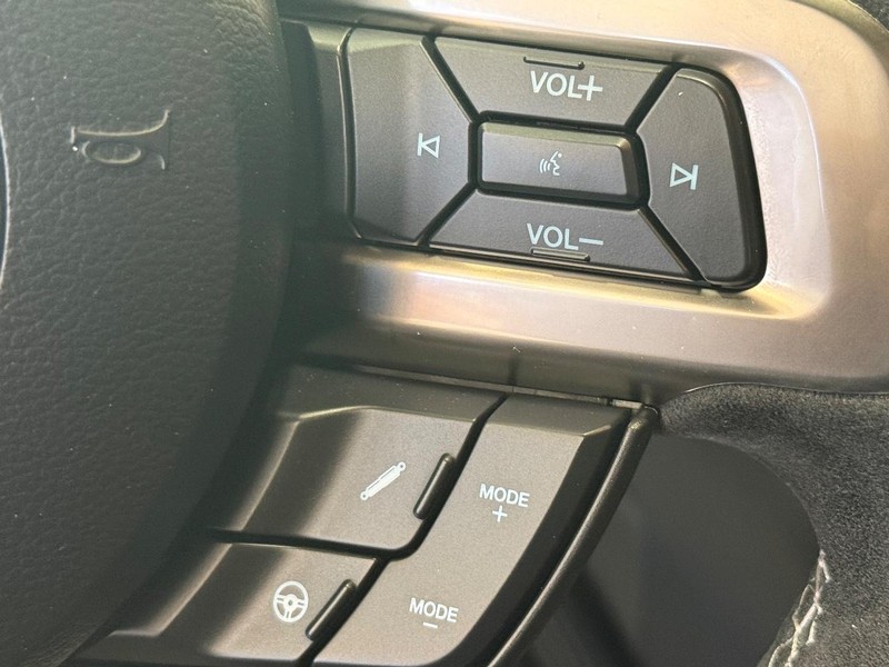 Ford Mustang Vehicle Full-screen Gallery Image 16